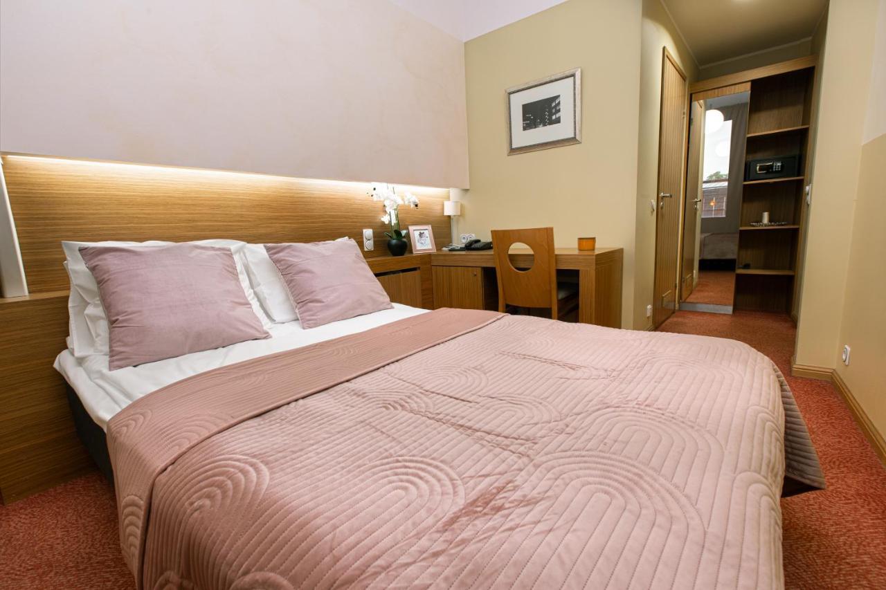 Bern Boutique By Rikas Hotels Tallinn Bagian luar foto